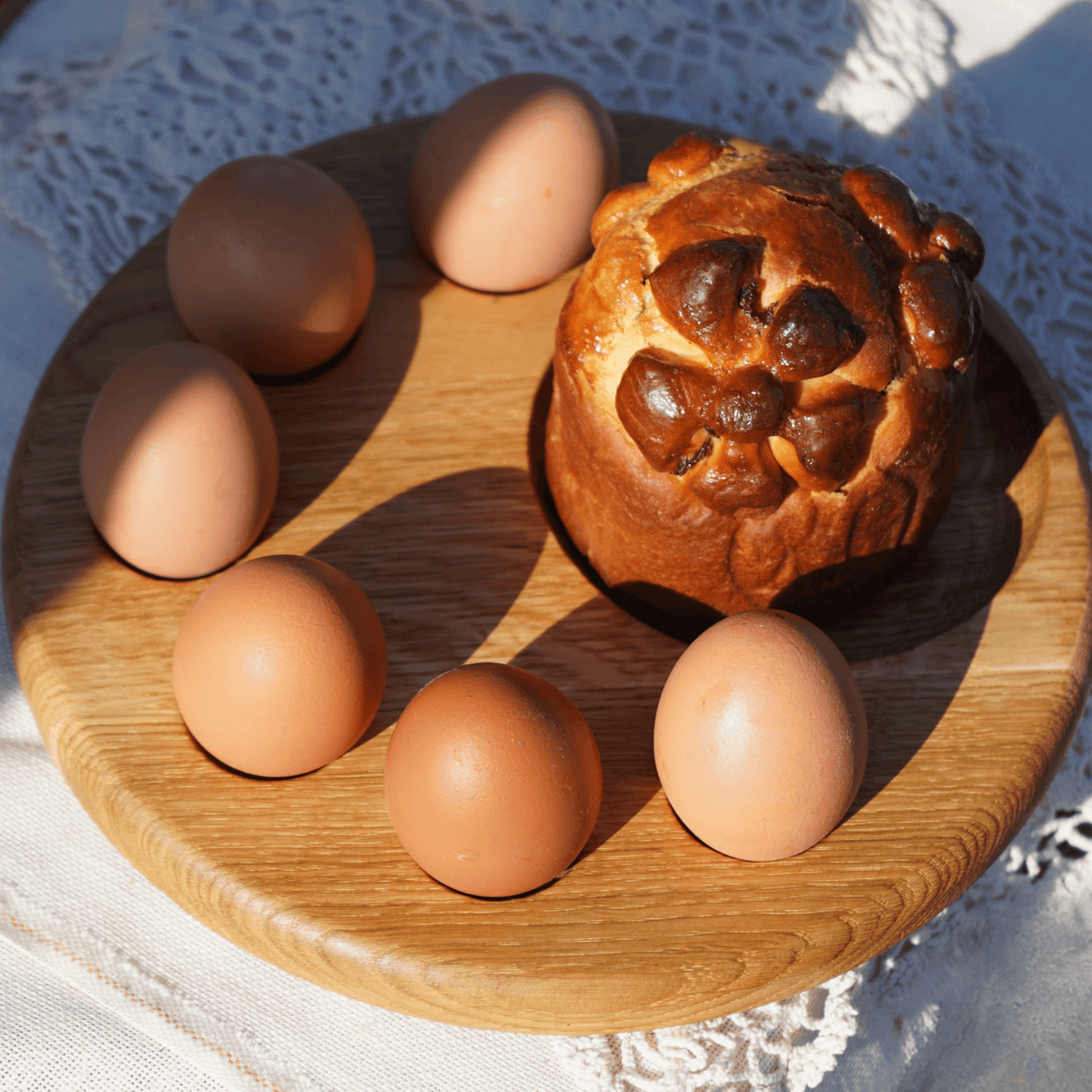 Solid Oak Easter Egg Holder for 6 Eggs and Easter Bread, 25 cm