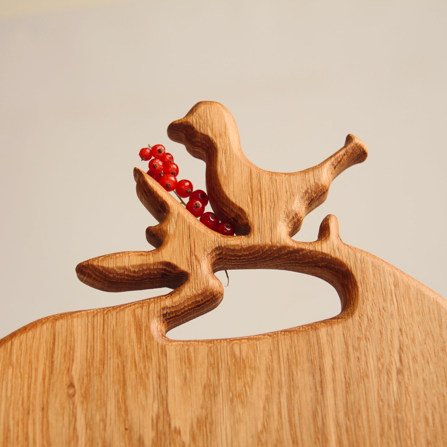 Decorative oak board Sparrow suitable as Easter gift