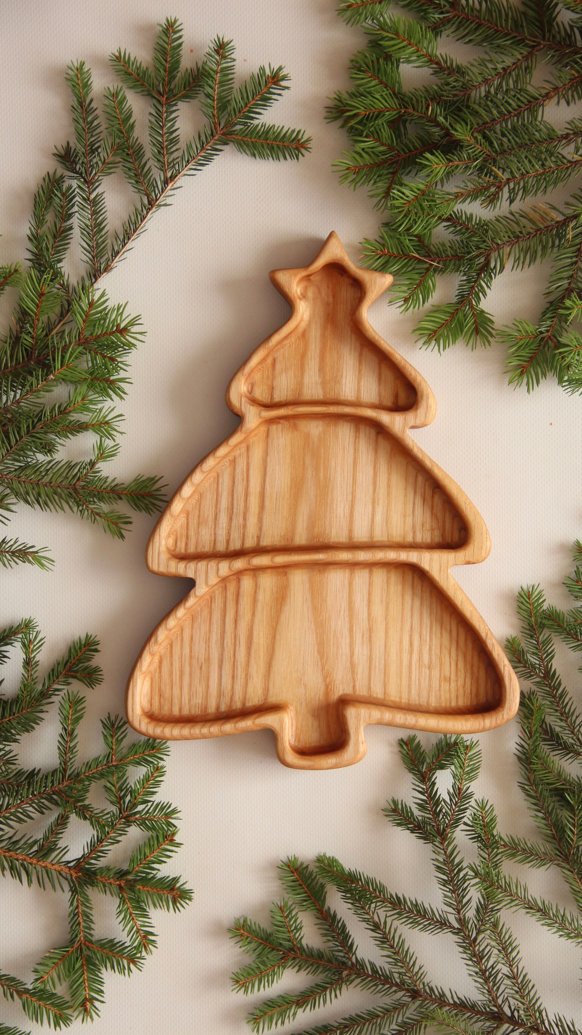 Close-up of wood grain on Christmas tree serving plate