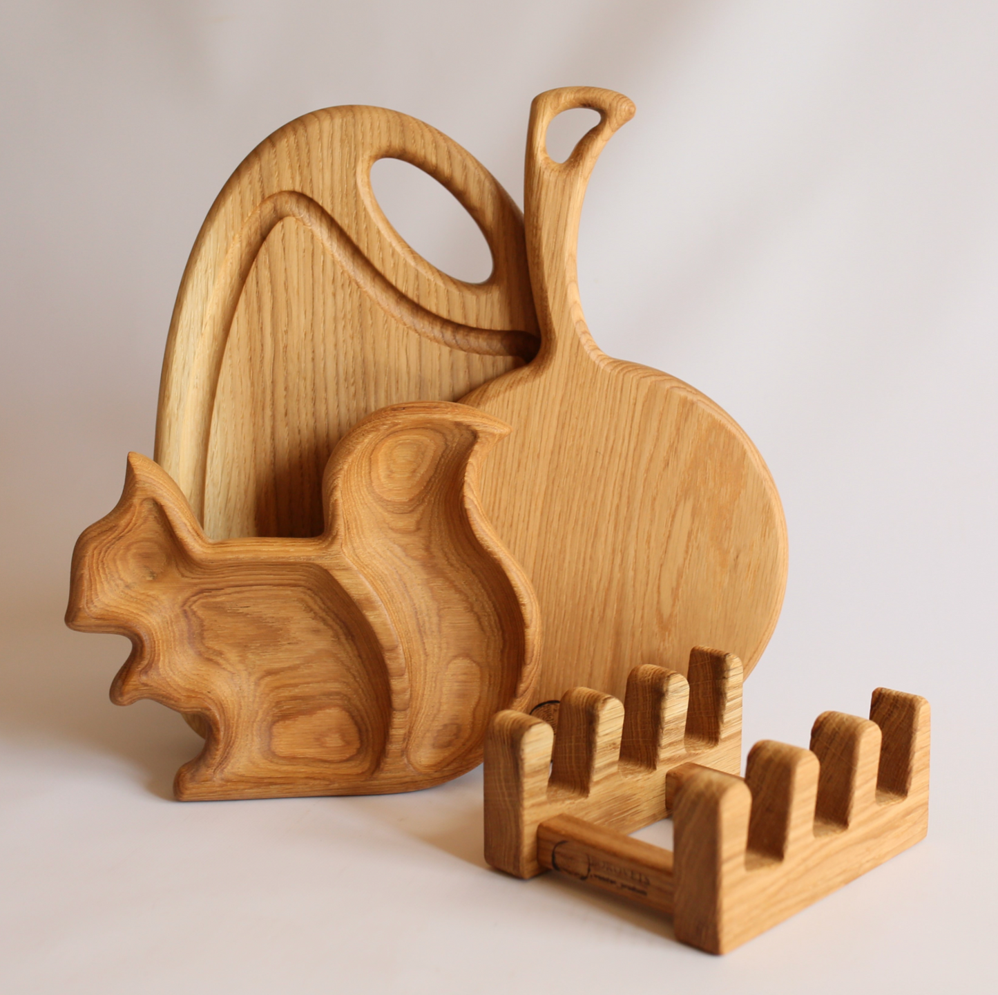 Holiday oak serving plates with decorative carving gift set