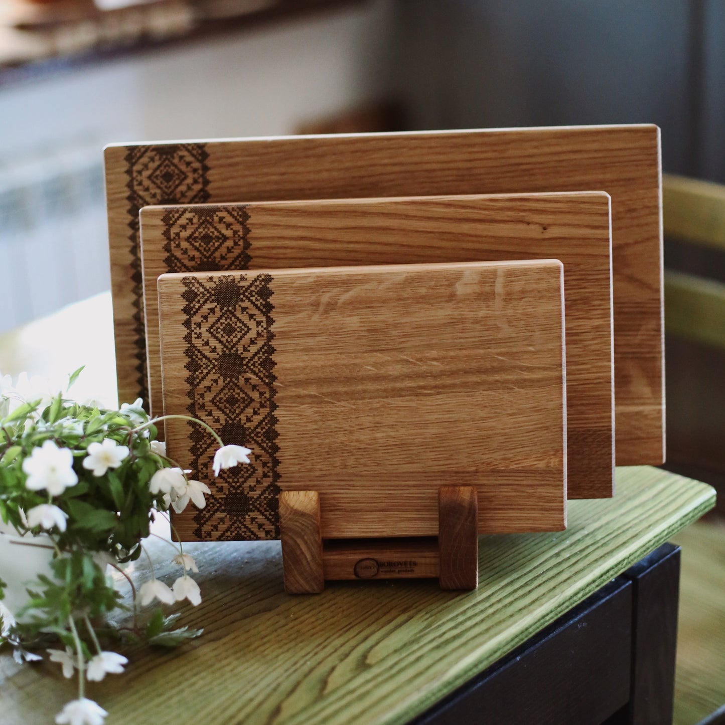 Set 3 Boards With Ukrainian Ornament And Stand BOROVETS WOODEN