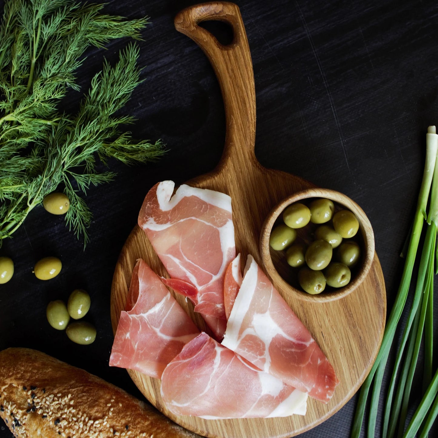 Natural wood paddle board – perfect holiday gift for cooks