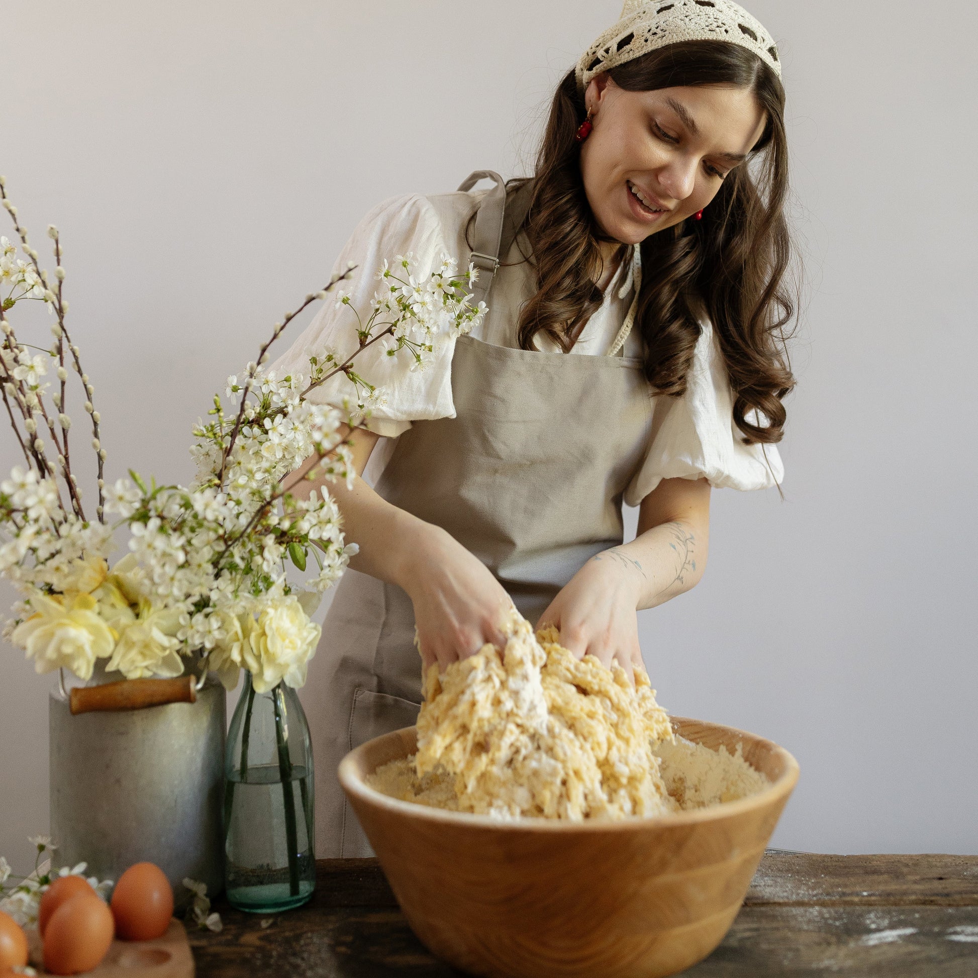 Solid oak mixing bowl 35x13 cm for dough preparation and rustic serving