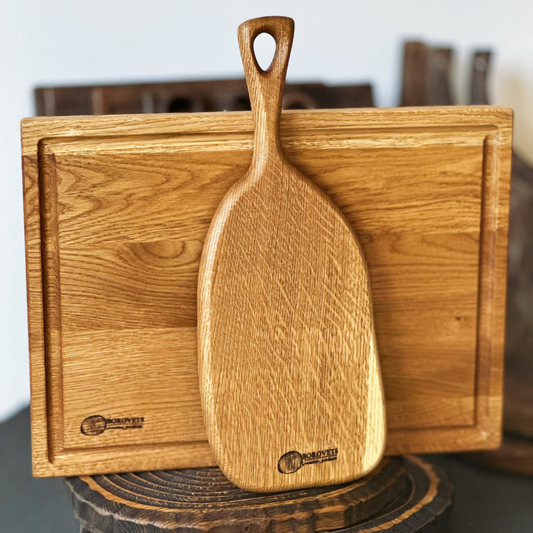 Handmade wooden cutting board 30×40 cm with juice groove around the edge – rustic kitchen accessory
