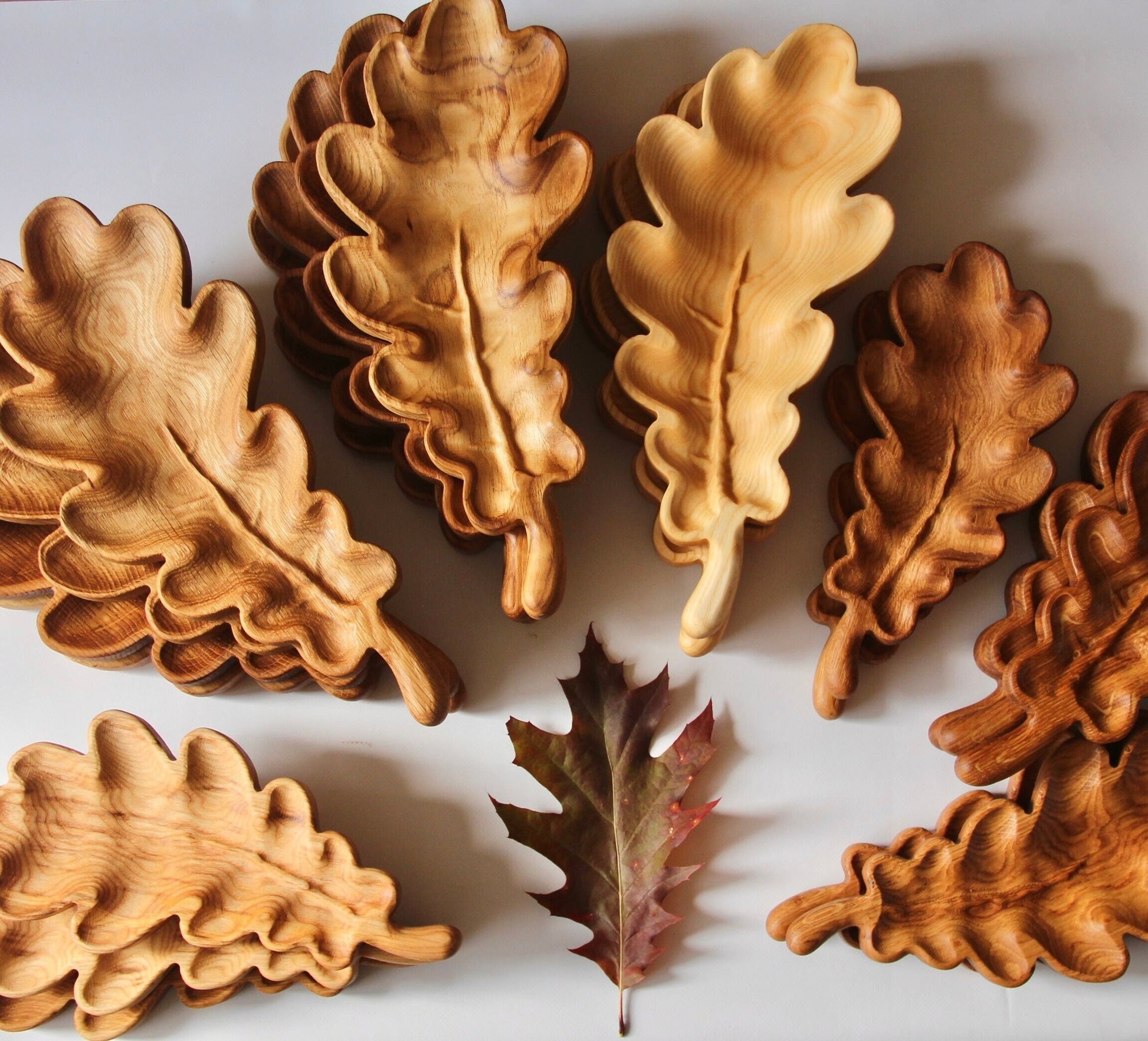 Handcarved Wooden Leaf Serving Plate – Rustic Appetizer Tray