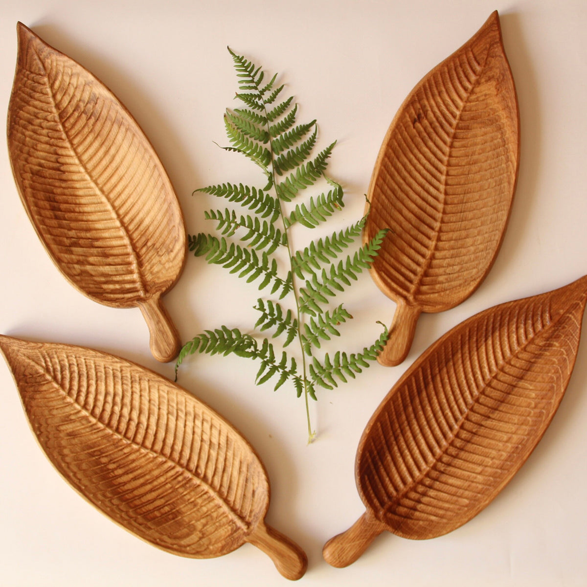 Leaf-Shaped Wooden Snack Plate with Handle – Rustic Charcuterie Tray