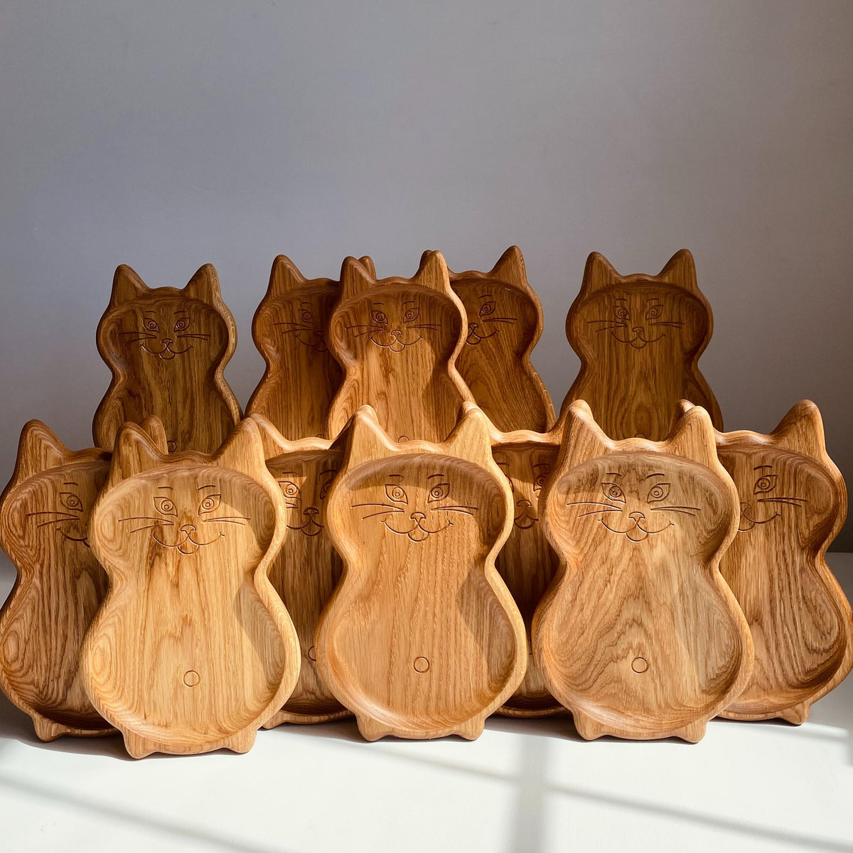Cat-Shaped Wooden Snack Tray – Rustic Serving Plate