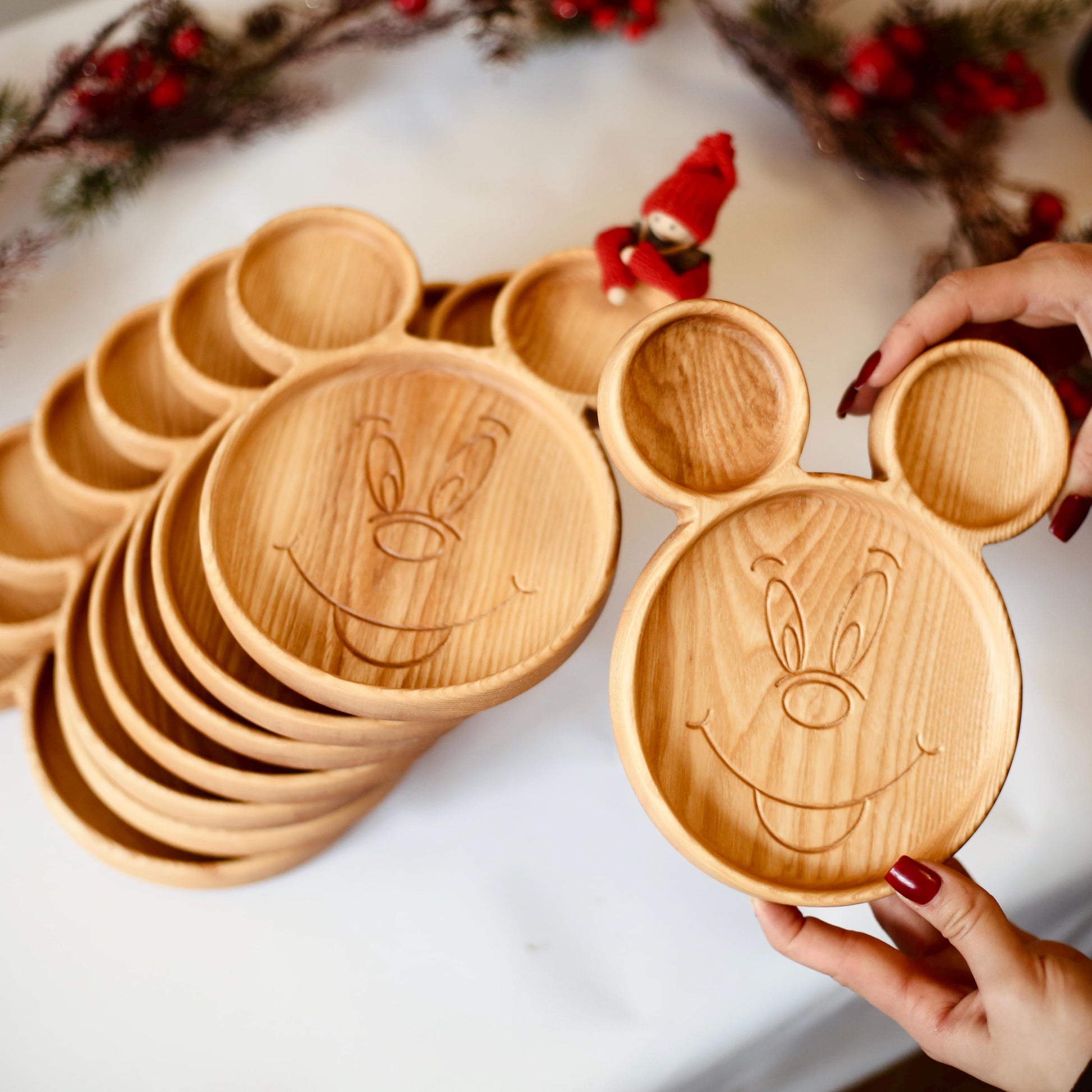 Mouse-Shaped Wooden Snack Plate – Personalized Serving Tray