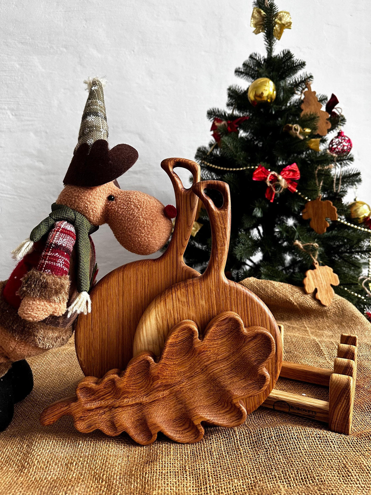 Set of 3 Serving Boards, Oak Leaf Shape Wooden Platter, Serving Cheese Boards, With Holder, Personalized Christmas Gift for G