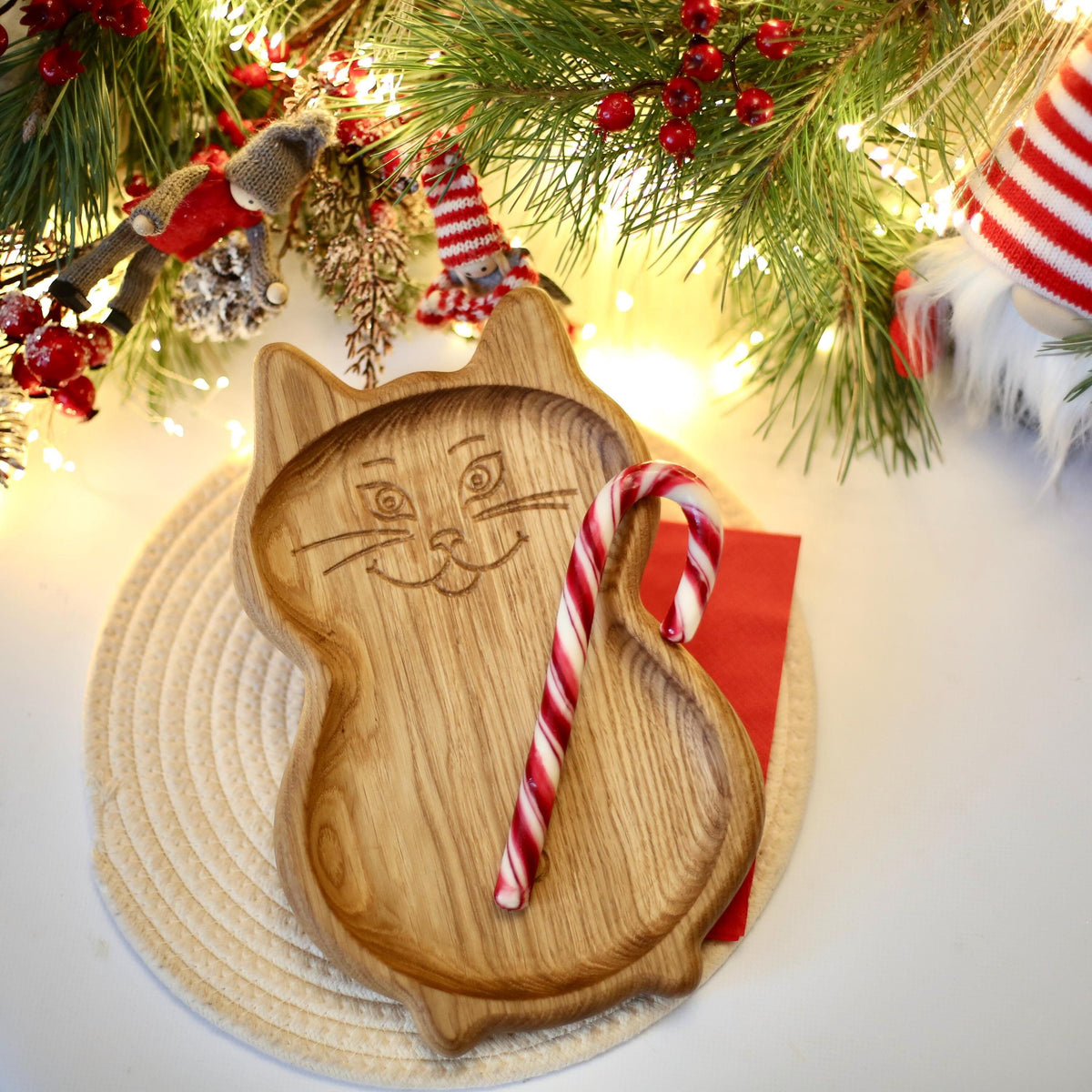 Cat-Shaped Wooden Snack Tray – Rustic Serving Plate