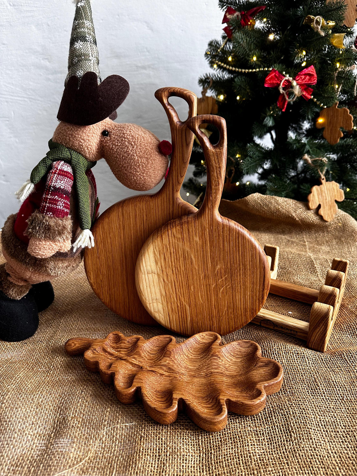 Set of 3 Serving Boards, Oak Leaf Shape Wooden Platter, Serving Cheese Boards, With Holder, Personalized Christmas Gift for G
