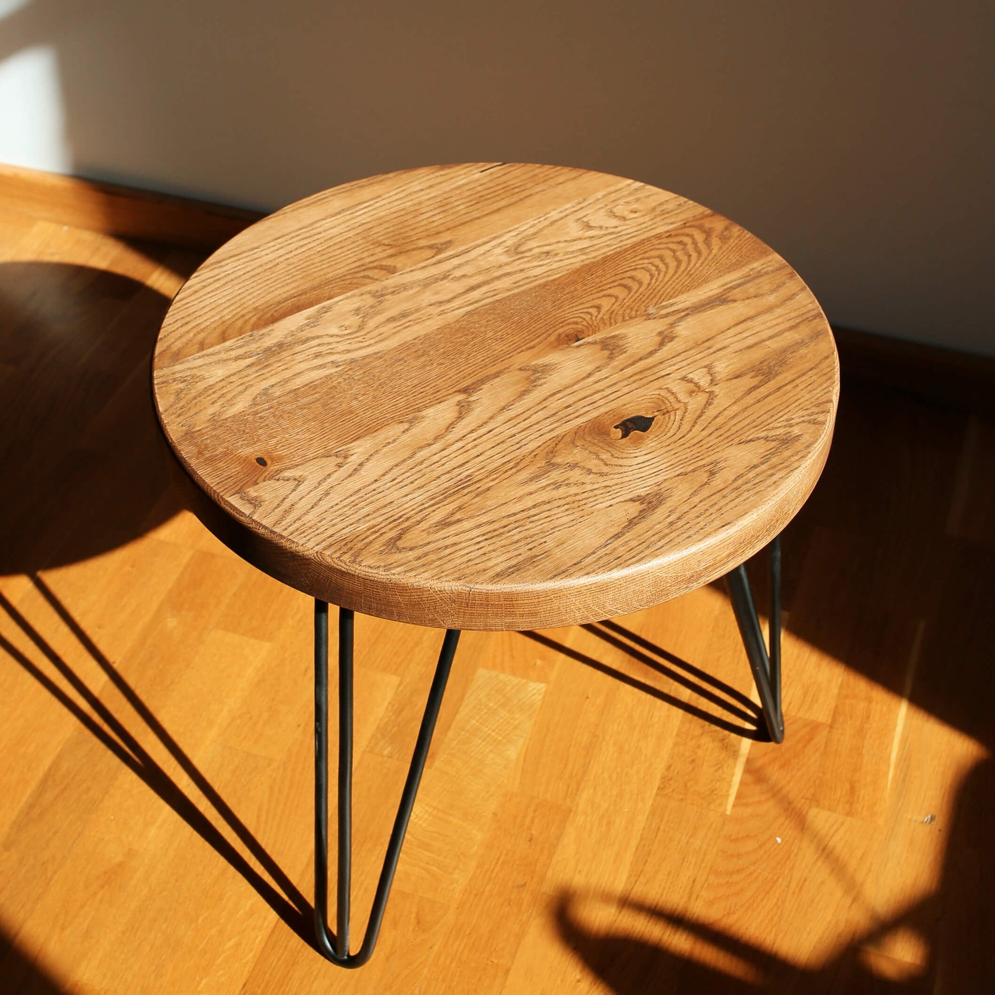 Vanaheim Solid Oak Coffee Table, 50 × 45 cm, Black Metal Legs