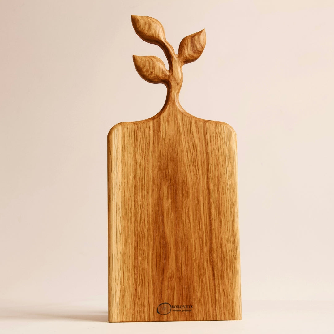 Decorative oak leaf board for snacks and appetizers – unique holiday gift idea.
