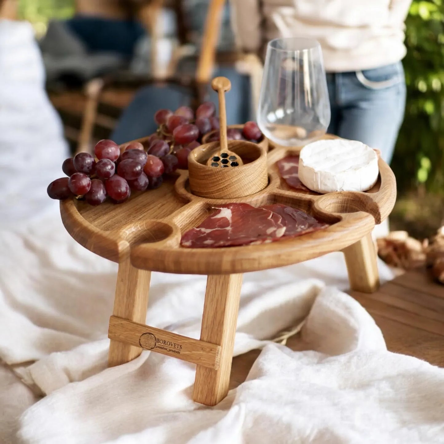 Compact wooden table for 4 glasses and a wine bottle – ideal for holidays